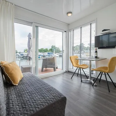 Holiday home Boatlodge Antigua Maastricht